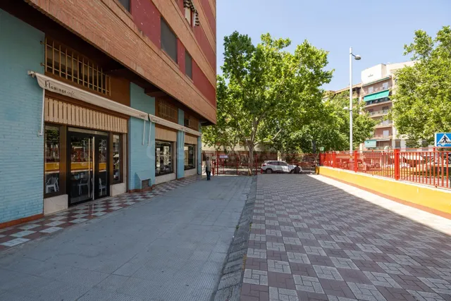 Local Comercial en rentabilidad con gran fachada en esquina. - foto 5