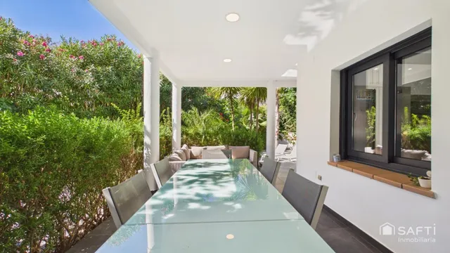 Casa moderna con cuatro habitaciones, piscina y garaje — 22