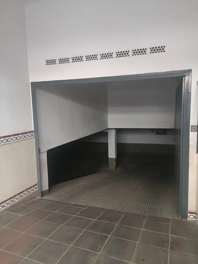 Garaje para coche pequeño + trastero de 9,30 m2 en San Basilio — 8