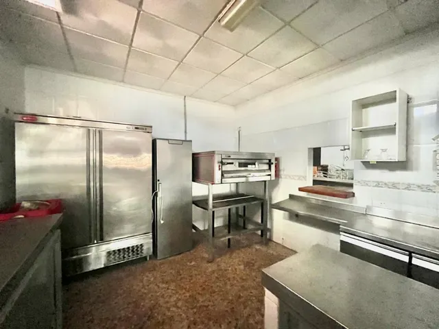 Local comercial 300m² en venta - Cabo cervera — 14