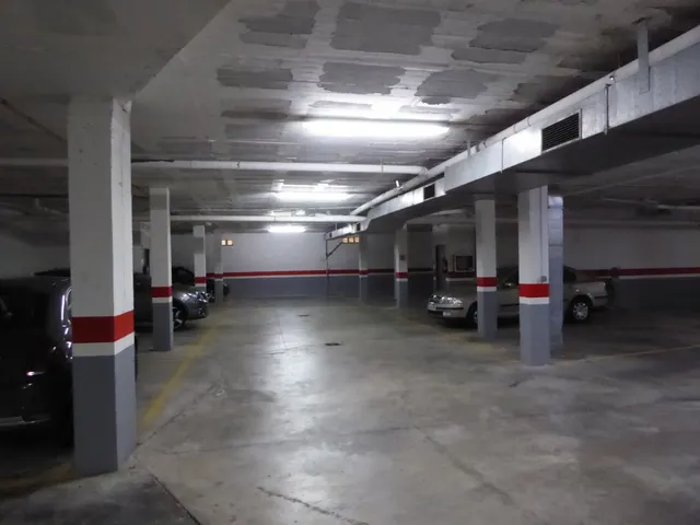 Plazas de aparcamiento en Ciudad Jardin. — 6