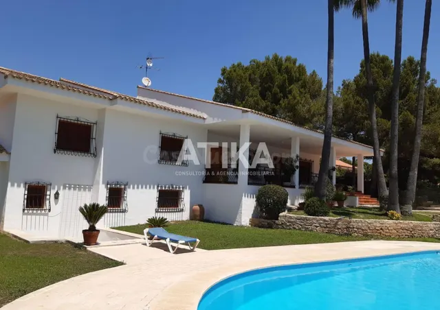 CHALET EN ONTINYENT CON PISCINA, JARDÍN Y AMPLIOS ESPACIOS - foto 4