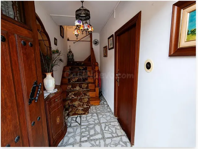 CASA CON DOS APARTAMENTOS Y GRAN POTENCIAL EN ARENAS DE IGUÑ - foto 3