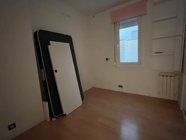 PISO MUY AMPLIO Y TRANQUILO EN SARRIA — 31