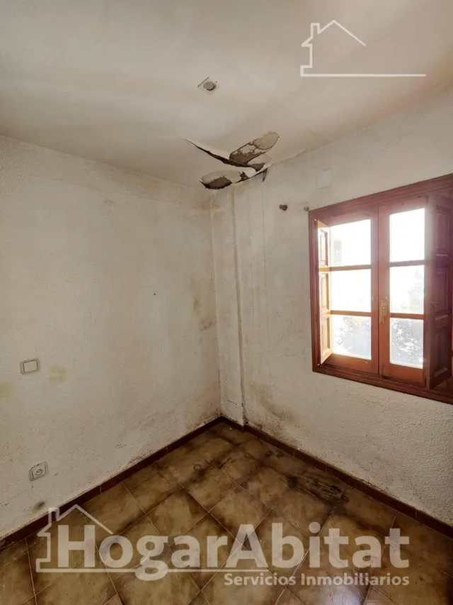 Gran solárium privado y vistas a las piscinas en esta luminosa casa — 10