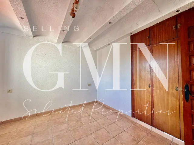 EXCELENTE VILLA EN ESQUINA EN ALBIR | MÁS PRIVACIDAD, LUZ Y GRAN POTENCIAL — 33