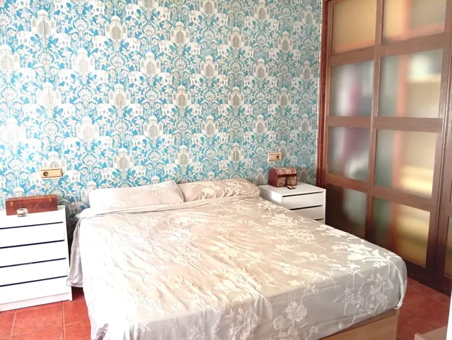 Casa adosada en esquina de 4 dormitorios, muy luminosa, con jardín privado y amplia terraza, cerca de Fuengirola — 12