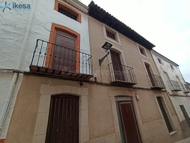 Casa adosada de 338 Metros a reformar