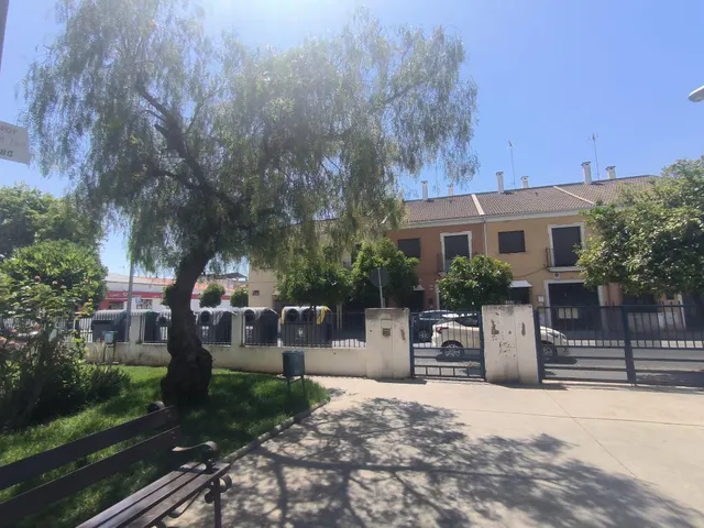 Amplio piso con terraza, cochera y trastero en Miralbaida (en urbanización ajardinada) — 6