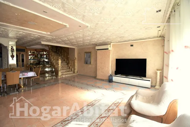 AMPLIA CASA CON GARAJE Y GRAN TERRAZA Y UNA SEGUNDA VIVIENDA — 41