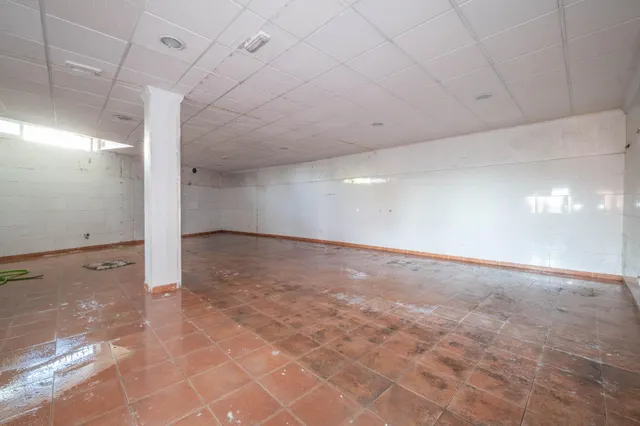 Amplio Local Comercial en Monachil - Oportunidad Única — 21