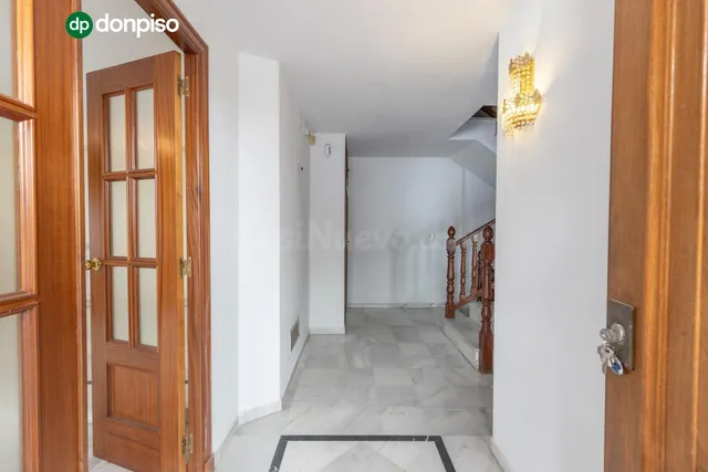 Exclusiva vivienda con piscina en la zona del Serrallo con piscina comunitaria — 5