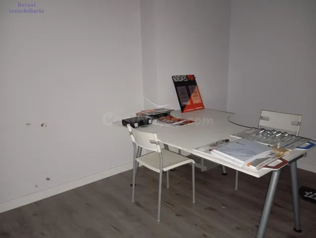Amplio Local Comercial en Manzanera, Logroño - Ideal para Inversores — 2
