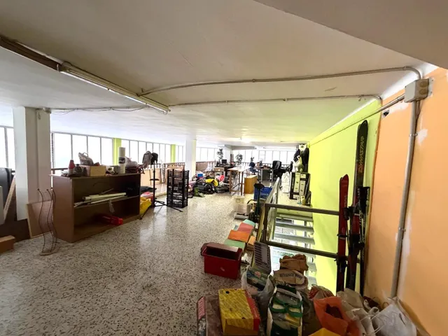 Amplio Local Comercial en el Centro de Santa Coloma de Gramanet por €290,000 — 11