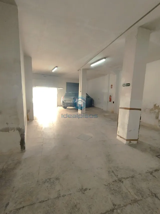 LOCAL ZONA MERCADO/CAMPOAMOR — 11