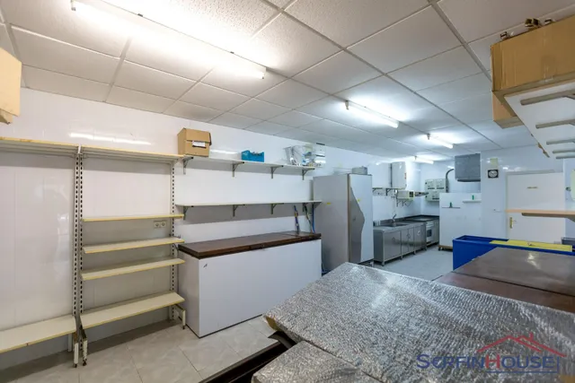 Local comercial 143m² en venta - EVER — 13