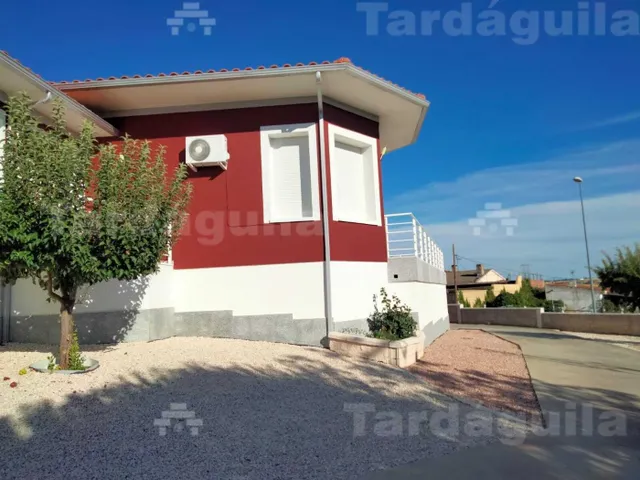 CHALET  INDEPENDIENTE EN URBANIZACION DE VILLAMAYOR — 17