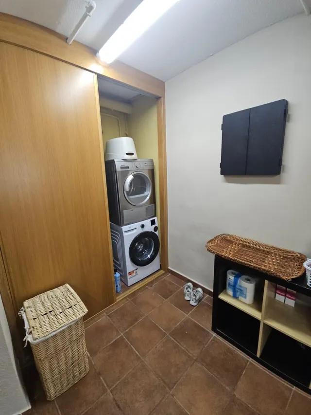 229 m2, 3 plantas y 8 placas solares para vivir sin mirar el recibo a fin de mes — 32