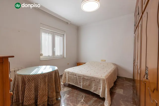 Casa en esquina en venta en Las Gabias — 48