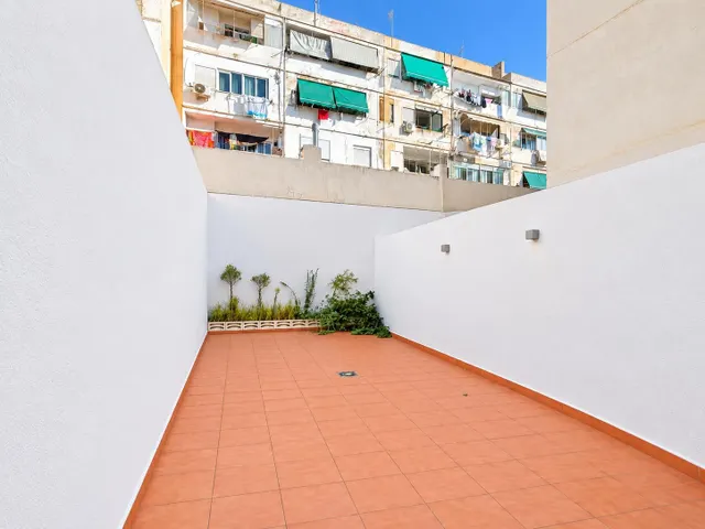 Casa adosada en alquiler con 2 terrazas y garaje doble. — 25