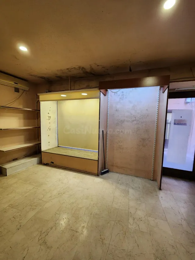 Local Comercial en Esquina con Excelente Visibilidad — 5