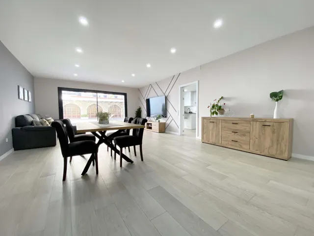 Chalet adosado en venta en Calle de Regàs — 17