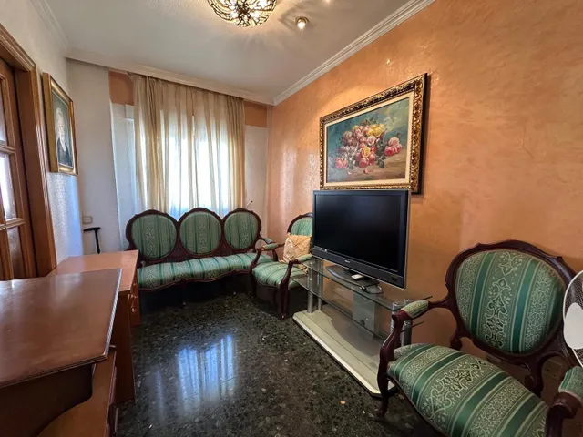 Piso amueblado de 4 dormitorios en Ronda de Levante. — 6