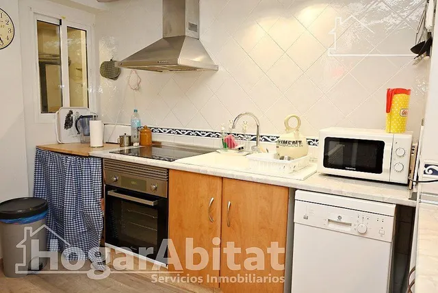 Acogedor, bonito y luminoso con balcón, todo exterior y cerca del centro — 8