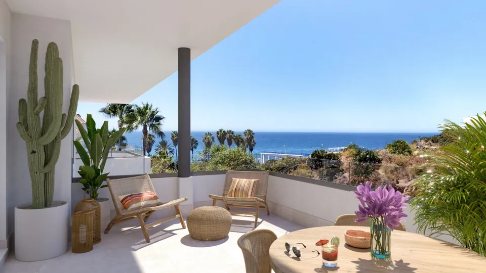 *** ESPECTACULAR PLANTA BAJA FRENTE A LA PLAYA, CON UNA DESCOMUNAL TERRAZA/JARDÍN DE 200M2 !!!.