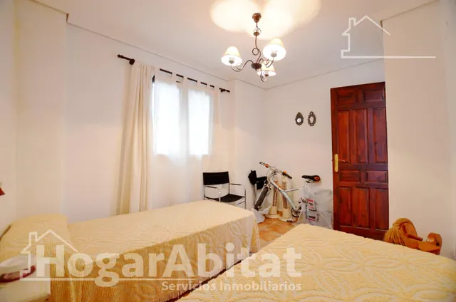 AMPLIA CASA  REFORMADA ESQUNERA CON TERRAZA Y BARBACOA — 24