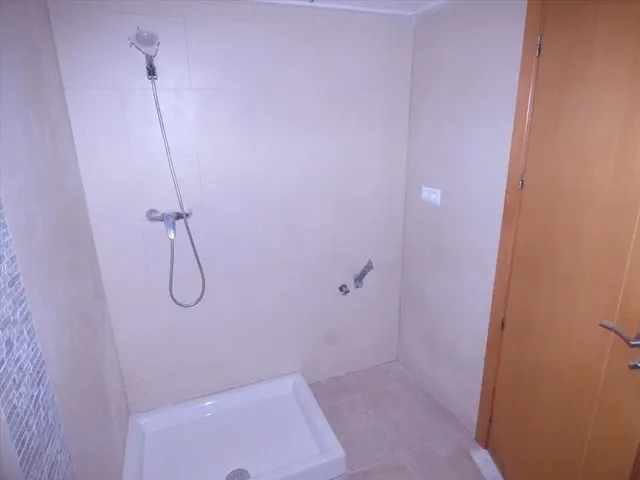 Obra parada de 16 viviendas — 17
