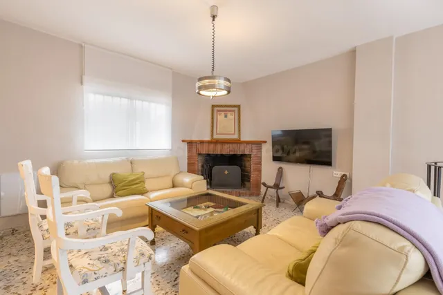 ESPECTACULAR CASA CON LICENCIA TURISTICA EN HUETOR SANTILLAN - foto 3