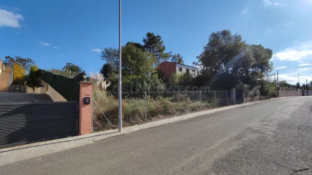 Parcela de terreno de 920 m2 en venta en Sils. — 5