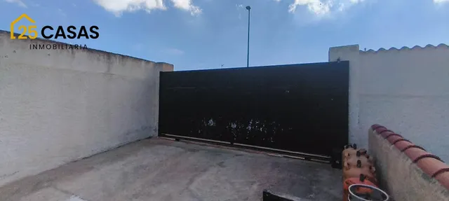 Chalet independiente con piscina y gran parcela en La Marina — 27