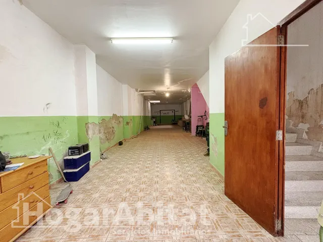 AMPLIA CASA PARA REFORMAR CON GARAJE Y TERRAZA EN EL CENTRO — 32