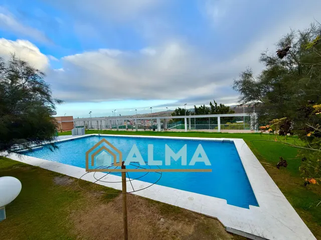Espectacular Atico con terraza y gran  de solarium en urb. privada con piscina — 23