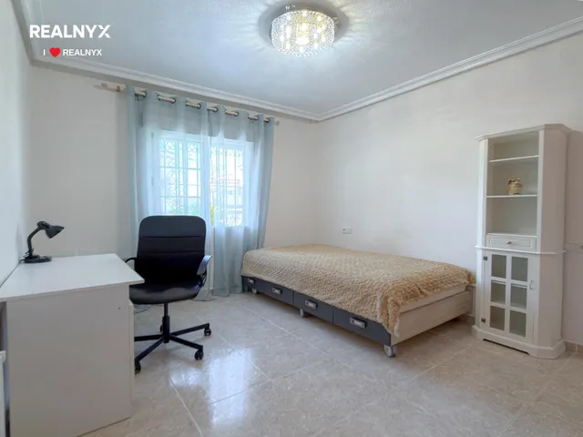 Orihuela Costa! Impresionante Villa Mediterranea con generosa parcela y amplias terrazas + Solarium privado con vistas panorámicas y piscina privada — 35