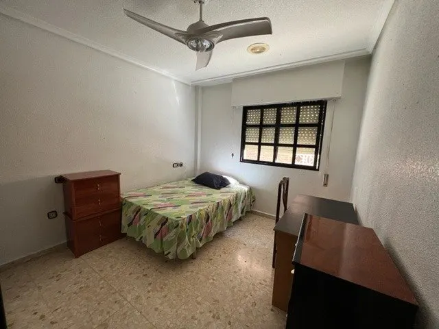 Venta de piso céntrico, 3 dormitorios, 2 baños, zona santa eulalia y universidad — 17
