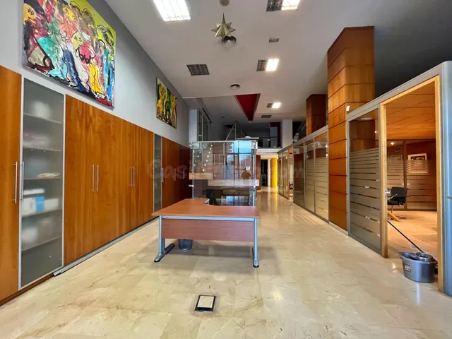 Local comercial 2 habitaciones 449m² en venta - Ortega y Gas