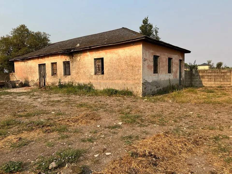 SE VENDE CASA DE PLANTA BAJA CON 1300M2 DE PARCELA URBANA