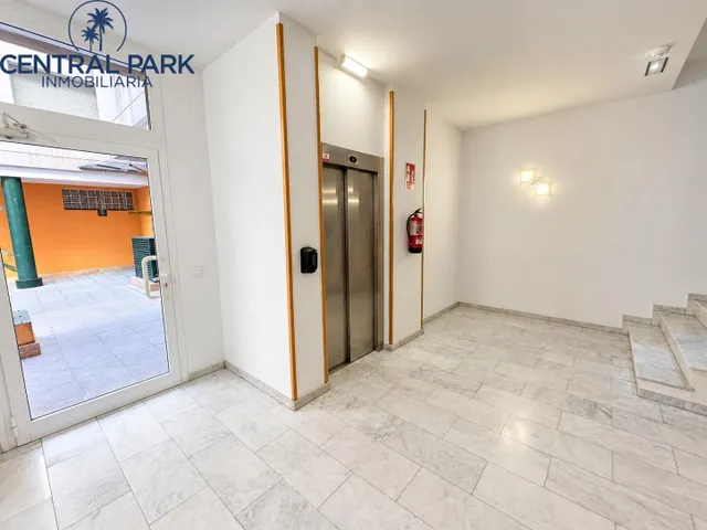 Vivienda en el centro de Salou, junto al paseo Miramar y club Náutico. — 25