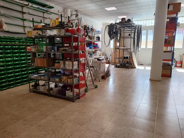 LOCAL TOTALMENTE ACONDICIONADO Y MUY AMPLIO - foto 4