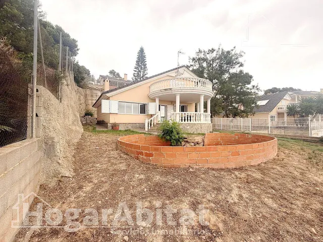 ¡encantador chalet! amplio y sofisticado con piscina, garaje y dos terrazas — 47