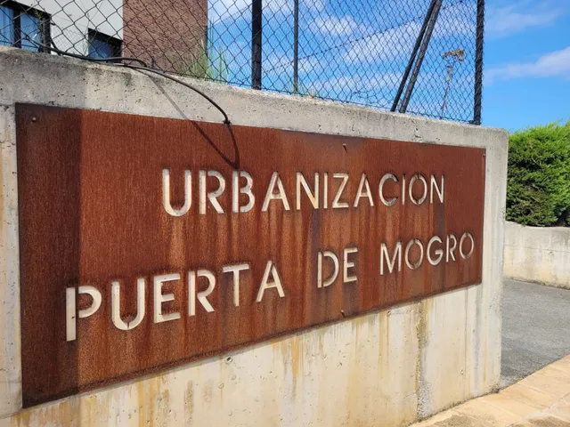 Se pone a la venta bajo con terraza y jardin  de dos habitaciones , garaje y piscina comunitaria — 29
