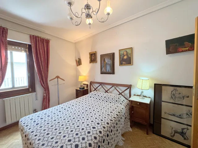 CASA EN LA EMBLEMATICA PLAZA DEL CASTILLO DE CANDELEDA — 21