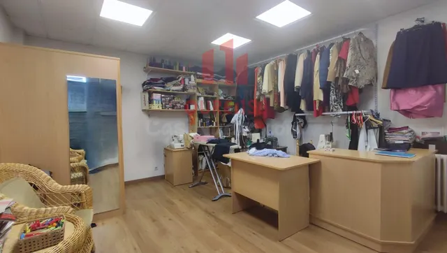 PEQUEÑO LOCAL COMERCIAL SITUADO EN CÉNTRICAS GALERÍAS DE LA  - foto 2