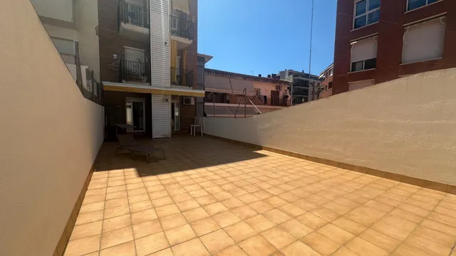 PISO CON GRAN TERRAZA - CASTELLDEFELS - CENTRO — 29