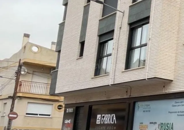 SE VENDE local comercial OKUPA en C Independencia NS de Alca - foto 3