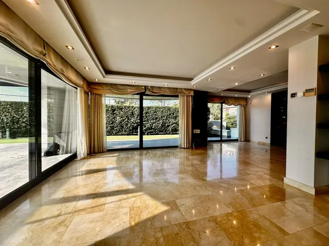 Exclusiva villa de lujo en Ciutat Diagonal, Esplugues de Llobregat, con vistas panorámicas a Barcelona y al mar — 14