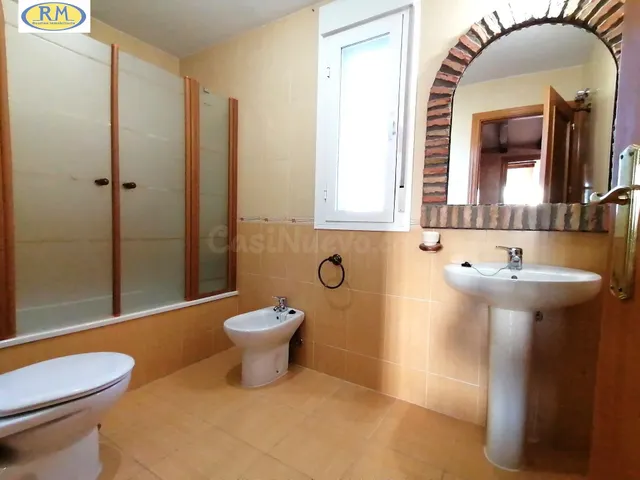 Se Alquila Chalet Adosado en Cáceres, con Piscina - foto 5